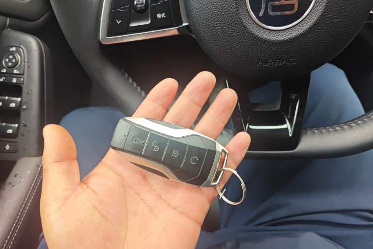 Used BYD Tang 2018 2.0T Automatic SmartConnect Prestige 7-Seater China V Standard Vehicle Key