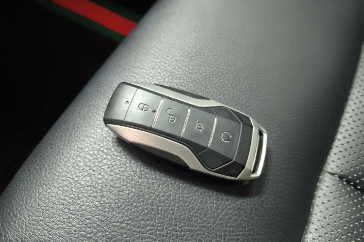Used BYD Tang 2018 2.0T Automatic Smart Connect Prestige 5-Seater National Emission Standard V Vehicle Key
