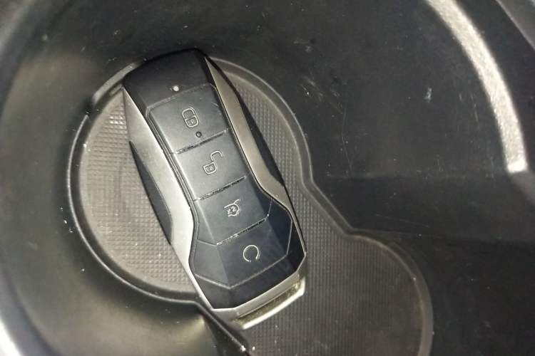 Used BYD Tang 2018 2.0T Automatic SmartConnect Prestige 7-Seater China V Standard Vehicle Key