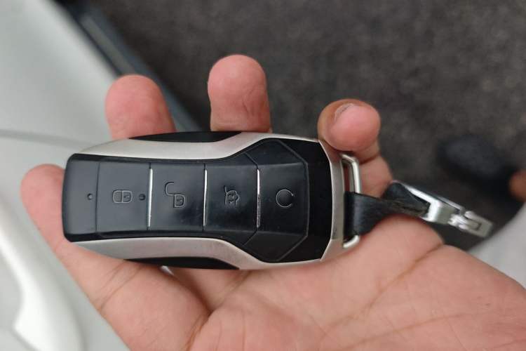 Used BYD Tang 2018 2.0T Automatic SmartConnect Prestige 7-Seater China V Standard Vehicle Key