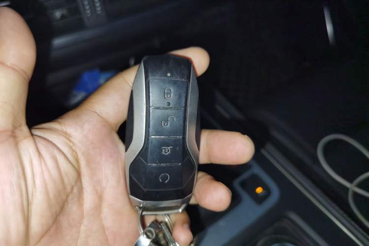 Used BYD Tang 2018 2.0T Automatic Smart Connect Prestige 7-Seater China V Standard Vehicle Key