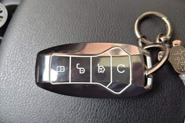 Used BYD Tang 2018 2.0T Automatic SmartConnect Prestige 7-Seater China V Standard Vehicle Key