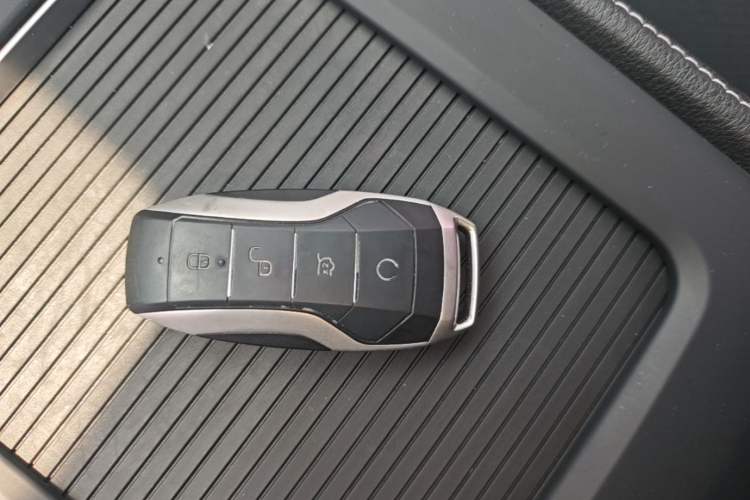 Used BYD Tang 2018 2.0T Automatic Smart Connect Prestige 7-Seater China V Standard Vehicle Key