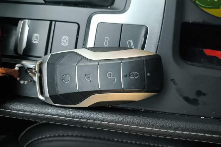 Used BYD Tang 2018 2.0T Automatic Smart Connect Prestige 7-Seater China V Standard Vehicle Key
