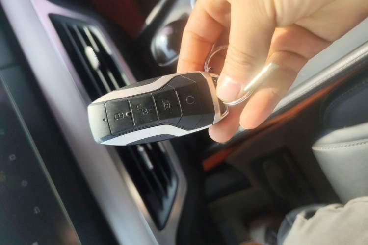 Used BYD Tang 2018 2.0T Automatic SmartConnect Prestige 7-Seater China V Standard Vehicle Key