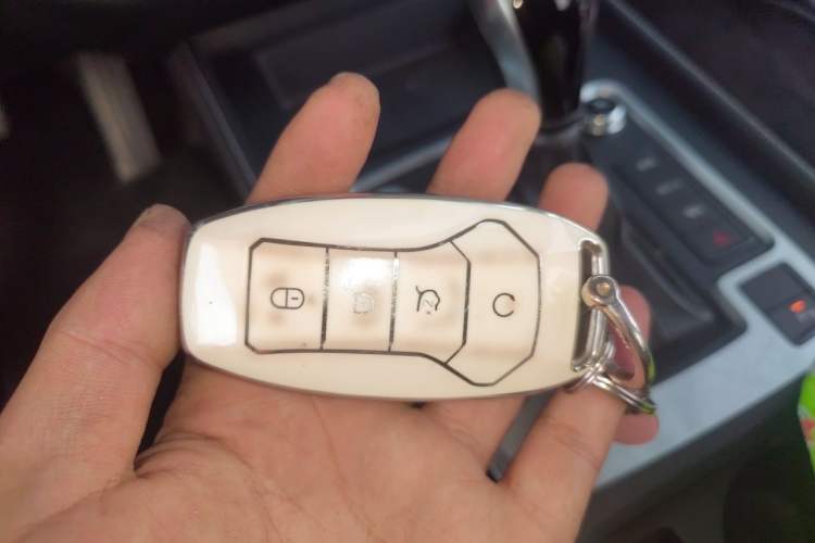 Used BYD Tang 2018 2.0T Automatic SmartConnect Prestige 5-Seater Emission Standard China V Vehicle Key