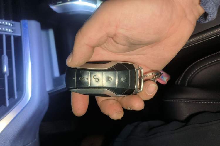 Used BYD Tang 2018 2.0T Automatic SmartConnect Prestige 7-Seater China V Standard Vehicle Key