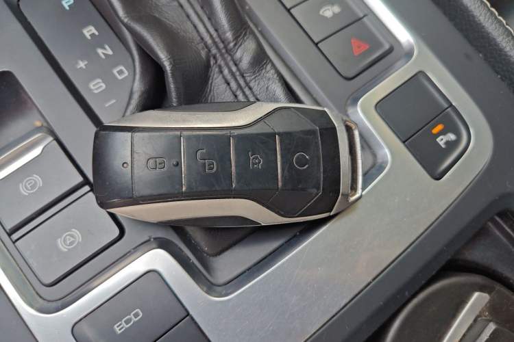 Used BYD Tang 2018 2.0T Automatic Smart Connect Prestige 7-Seater China V Standard Vehicle Key