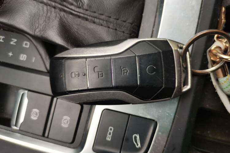 Used BYD Tang 2018 2.0T Automatic SmartConnect Prestige 7-Seater China V Standard Vehicle Key