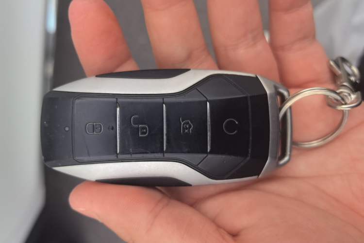 Used BYD Tang 2018 2.0T Automatic SmartConnect Luxury Edition 5 Seats China V Standard Vehicle Key