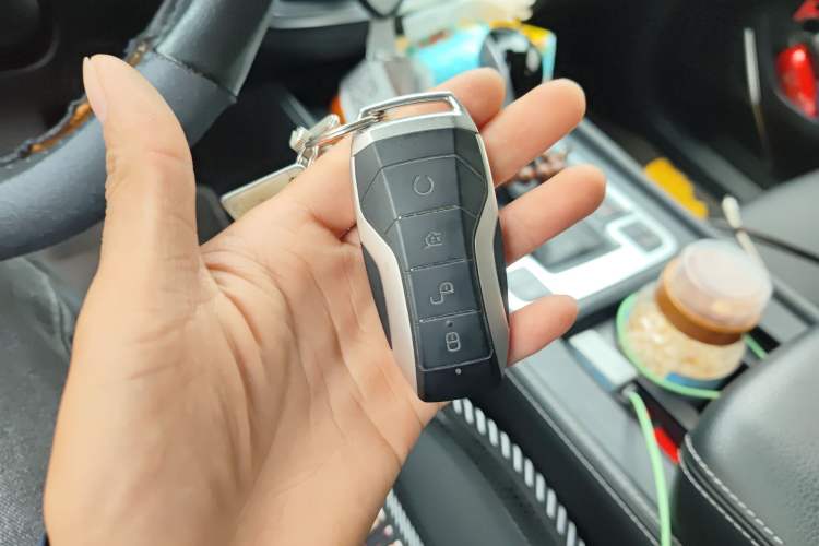 Used BYD Tang 2018 2.0T Automatic Smart Connect Prestige 7-Seater China V Standard Vehicle Key