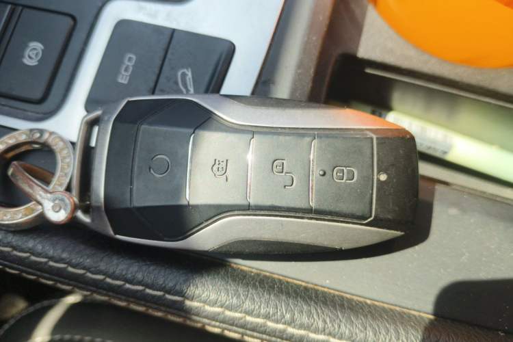 Used BYD Tang 2018 2.0T Automatic Smart Connect Prestige 7-Seater China V Standard Vehicle Key