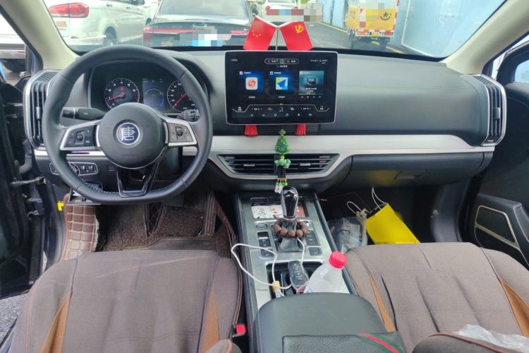 Used BYD Tang 2019 2.0T Automatic SmartConnect Luxury Edition 7 Seats China VI Standard Center Console