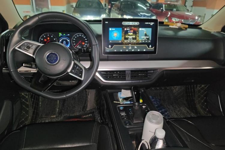 Used BYD Tang 2019 2.0T Automatic SmartConnect Luxury Edition 7 Seats China VI Standard Center Console