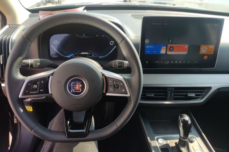 Used BYD Tang 2019 2.0T Automatic SmartConnect Luxury 7-Seater China VI Standard Center Console