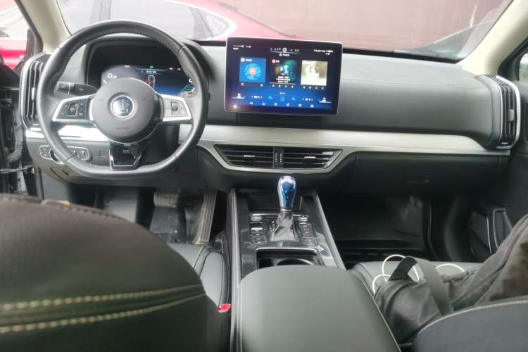 Used BYD Tang 2019 2.0T Automatic SmartConnect Luxury Version 5 Seats China VI Standard Center Console