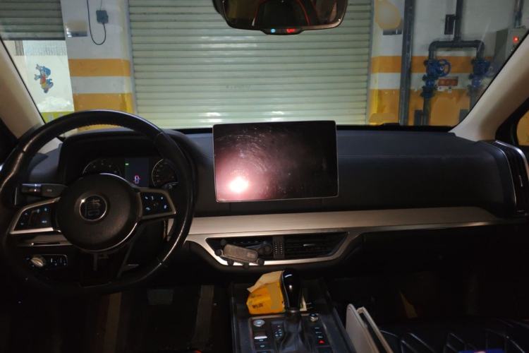 Used BYD Tang 2019 2.0T Automatic SmartConnect Luxury Edition 7 Seats China VI Standard Center Console