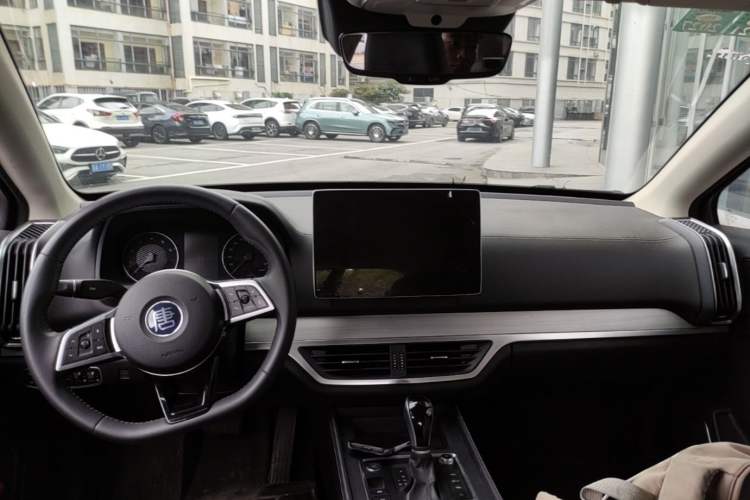 Used BYD Tang 2019 2.0T Automatic SmartConnect Luxury Edition 7 Seats China VI Standard Center Console
