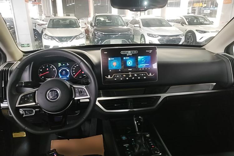 Used BYD Tang 2019 2.0T Automatic SmartConnect Luxury Edition 5 Seats China VI Standard Center Console