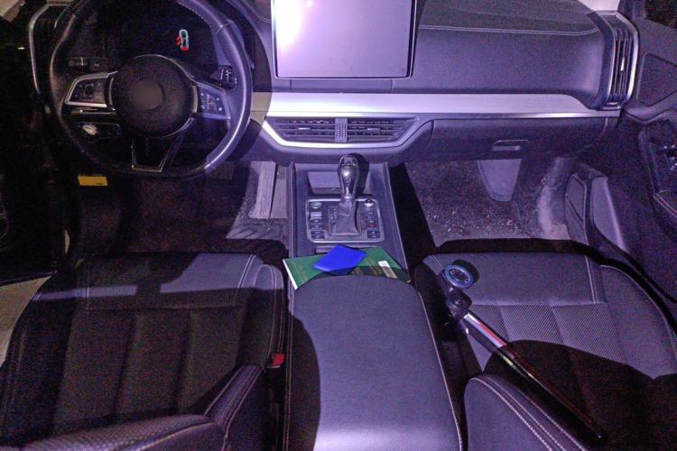Used BYD Tang 2019 2.0T Automatic SmartConnect Luxury 7-Seater China VI Standard Center Console