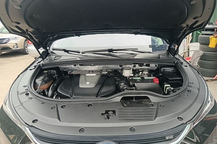 Used BYD Tang 2019 2.0T Automatic SmartConnect Luxury 7-Seater China VI Standard Engine Bay