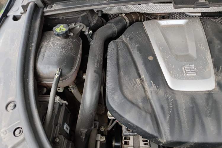 Used BYD Tang 2019 2.0T Automatic SmartConnect Luxury 7-Seater China VI Standard Engine Bay Right