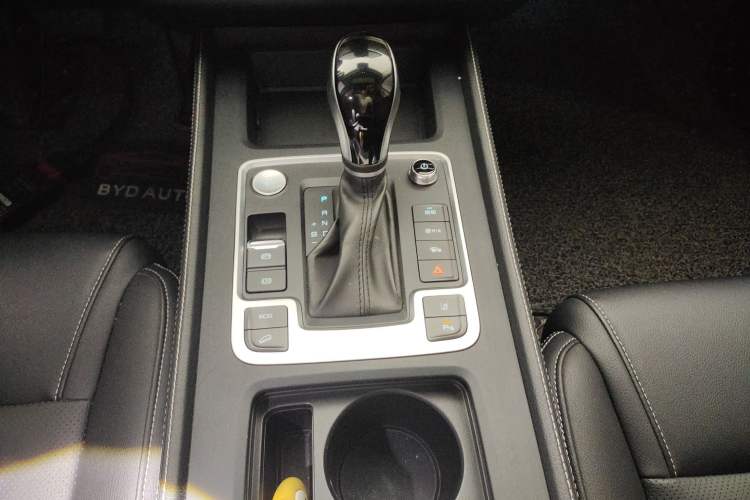 Used BYD Tang 2019 2.0T Automatic SmartConnect Luxury 7-Seater China VI Standard Gear Lever