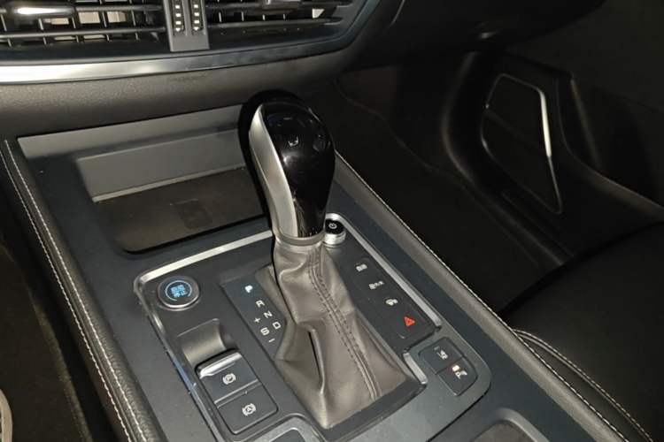 Used BYD Tang 2019 2.0T Automatic SmartConnect Luxury 7-Seater China VI Standard Gear Lever