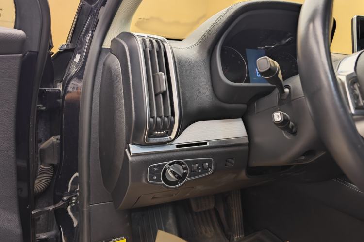 Used BYD Tang 2019 2.0T Automatic SmartConnect Luxury Edition 7 Seats China VI Standard Interior 10