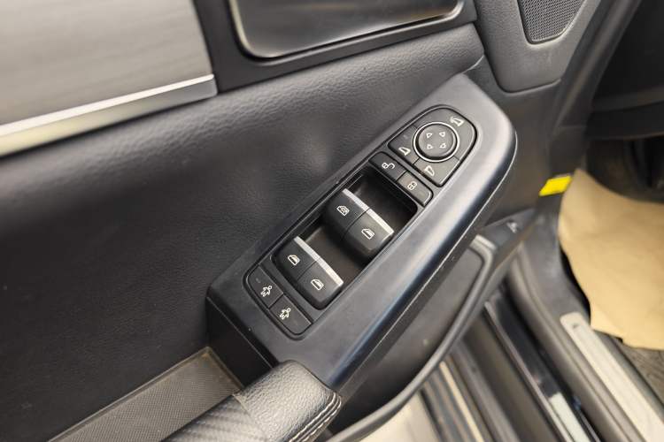 Used BYD Tang 2019 2.0T Automatic SmartConnect Luxury Edition 7 Seats China VI Standard Interior 11