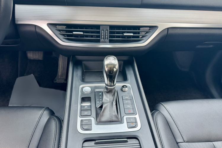 Used BYD Tang 2019 2.0T Automatic SmartConnect Luxury 7-Seater China VI Standard Interior 2