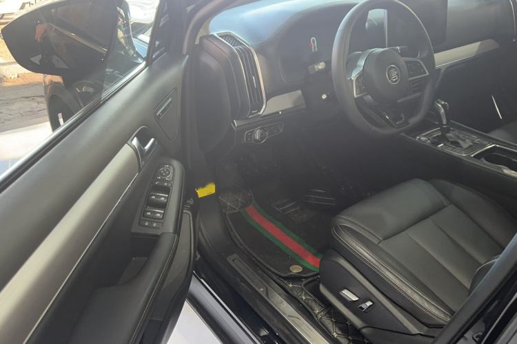 Used BYD Tang 2019 2.0T Automatic SmartConnect Luxury Version 5 Seats China VI Standard Interior 2