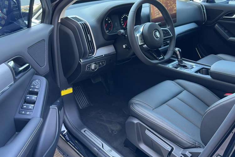 Used BYD Tang 2019 2.0T Automatic SmartConnect Luxury Edition 5 Seats China VI Standard Interior 2