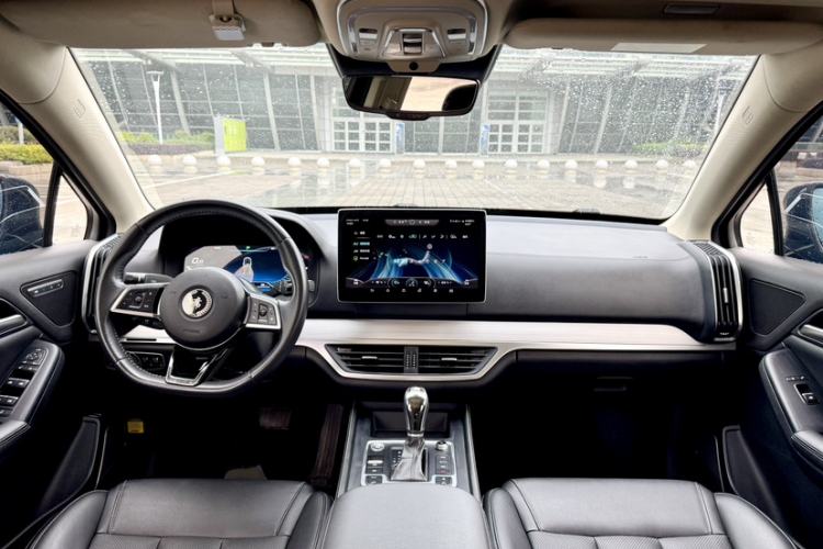 Used BYD Tang 2019 2.0T Automatic SmartConnect Luxury 7-Seater China VI Standard Interior 3