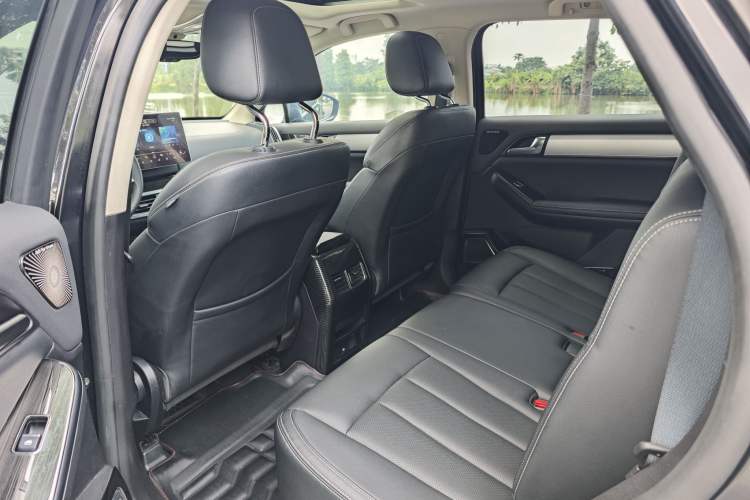 Used BYD Tang 2019 2.0T Automatic SmartConnect Luxury Edition 5 Seats China VI Standard Interior 3
