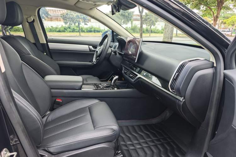 Used BYD Tang 2019 2.0T Automatic SmartConnect Luxury Edition 5 Seats China VI Standard Interior 4