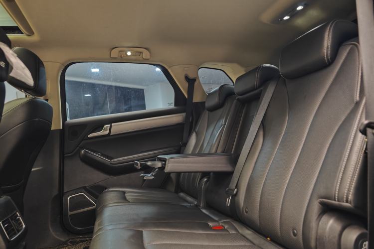 Used BYD Tang 2019 2.0T Automatic SmartConnect Luxury Edition 7 Seats China VI Standard Interior 4