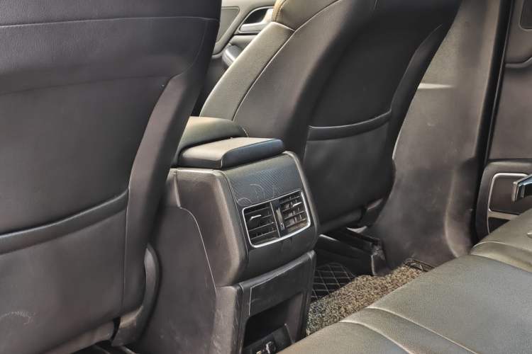 Used BYD Tang 2019 2.0T Automatic SmartConnect Luxury Edition 7 Seats China VI Standard Interior 5