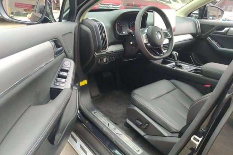 Used BYD Tang 2019 2.0T Automatic SmartConnect Prestige 7-Seater China VI Standard Interior 6