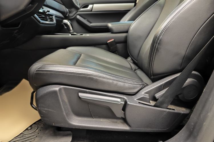 Used BYD Tang 2019 2.0T Automatic SmartConnect Luxury Edition 7 Seats China VI Standard Interior 9