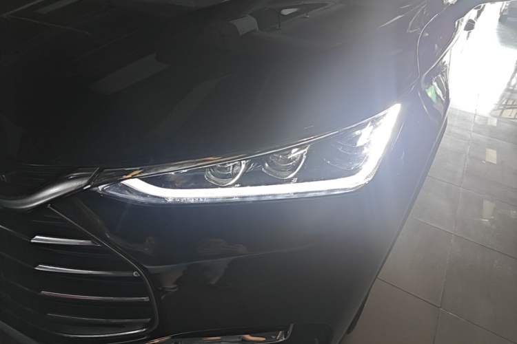 Used BYD Tang 2019 2.0T Automatic SmartConnect Luxury 7-Seater China VI Standard Left Front Headlight