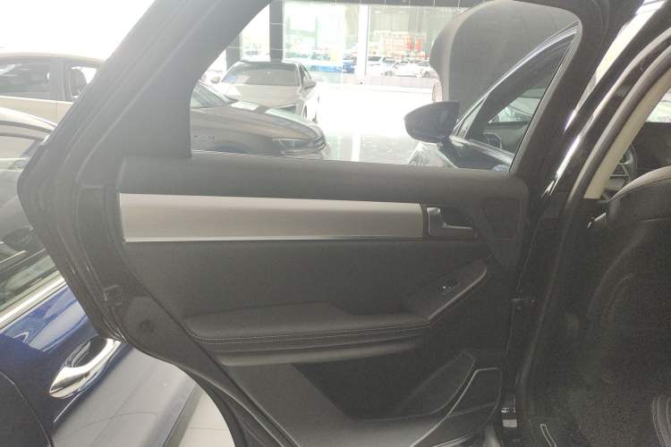 Used BYD Tang 2019 2.0T Automatic SmartConnect Luxury 7-Seater China VI Standard Left Rear Door Interior