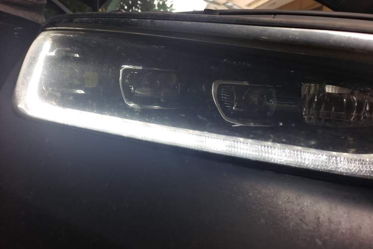 Used BYD Tang 2019 2.0T Automatic SmartConnect Prestige 7-Seater China VI Standard Right Front Headlight