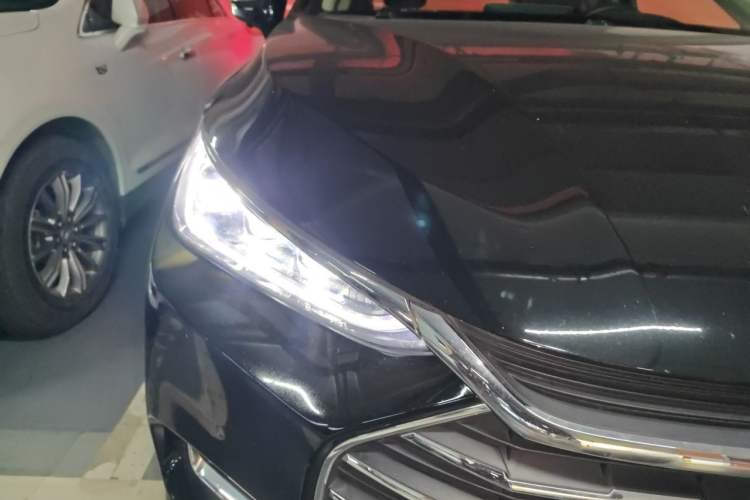 Used BYD Tang 2019 2.0T Automatic SmartConnect Luxury Edition 7 Seats China VI Standard Right Front Headlight