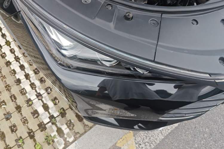 Used BYD Tang 2019 2.0T Automatic SmartConnect Luxury Version 5 Seats China VI Standard Right Front Headlight