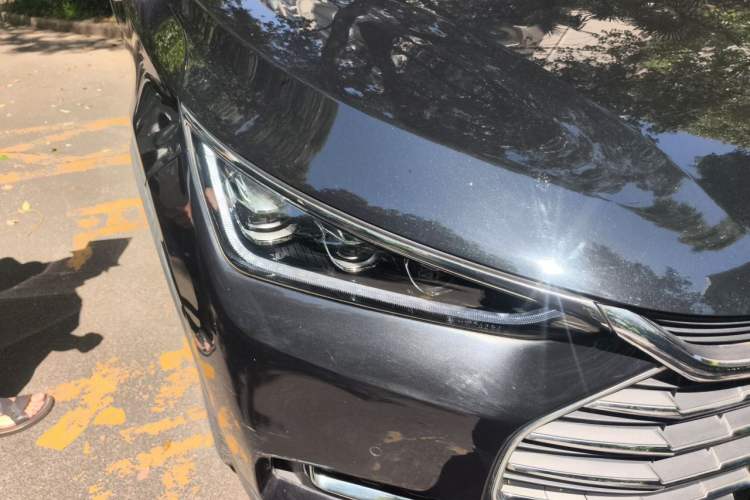 Used BYD Tang 2019 2.0T Automatic SmartConnect Luxury 7-Seater China VI Standard Right Front Headlight