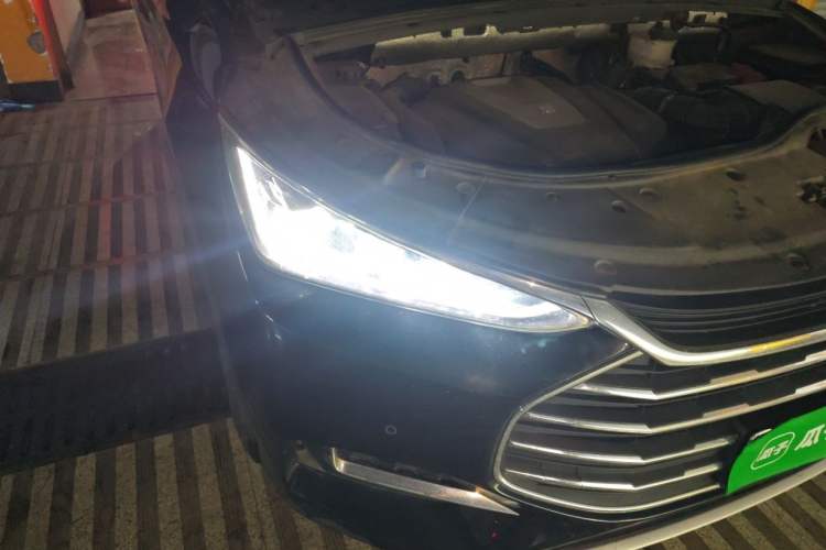 Used BYD Tang 2019 2.0T Automatic SmartConnect Luxury Edition 7 Seats China VI Standard Right Front Headlight