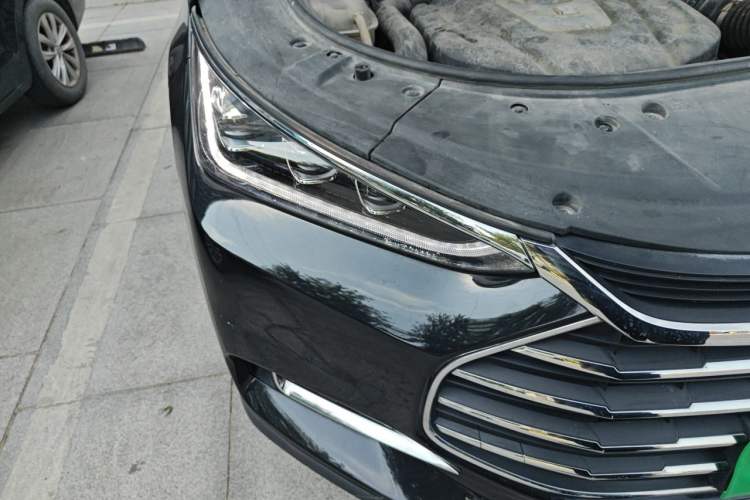 Used BYD Tang 2019 2.0T Automatic SmartConnect Luxury 7-Seater China VI Standard Right Front Headlight