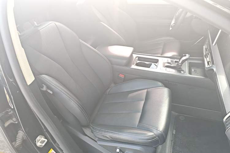 Used BYD Tang 2019 2.0T Automatic SmartConnect Luxury 7-Seater China VI Standard Right Front Seat