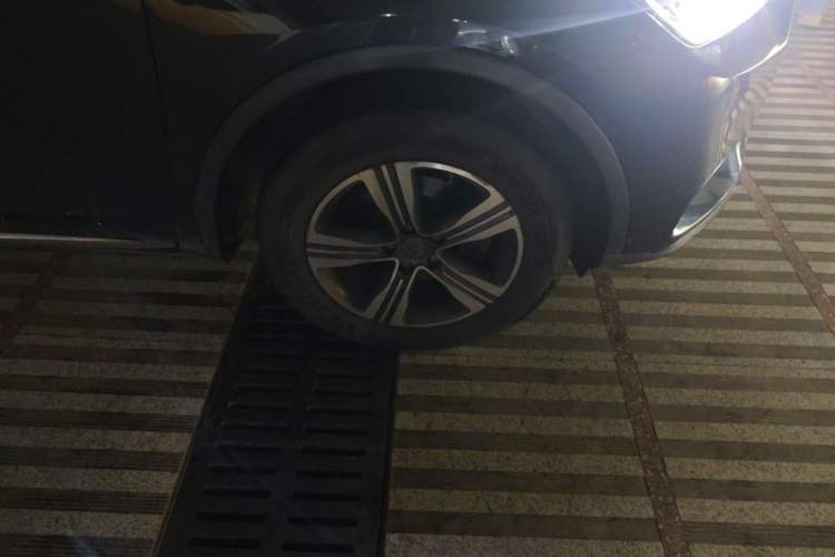 Used BYD Tang 2019 2.0T Automatic SmartConnect Luxury Edition 7 Seats China VI Standard Right Front Wheel Hub